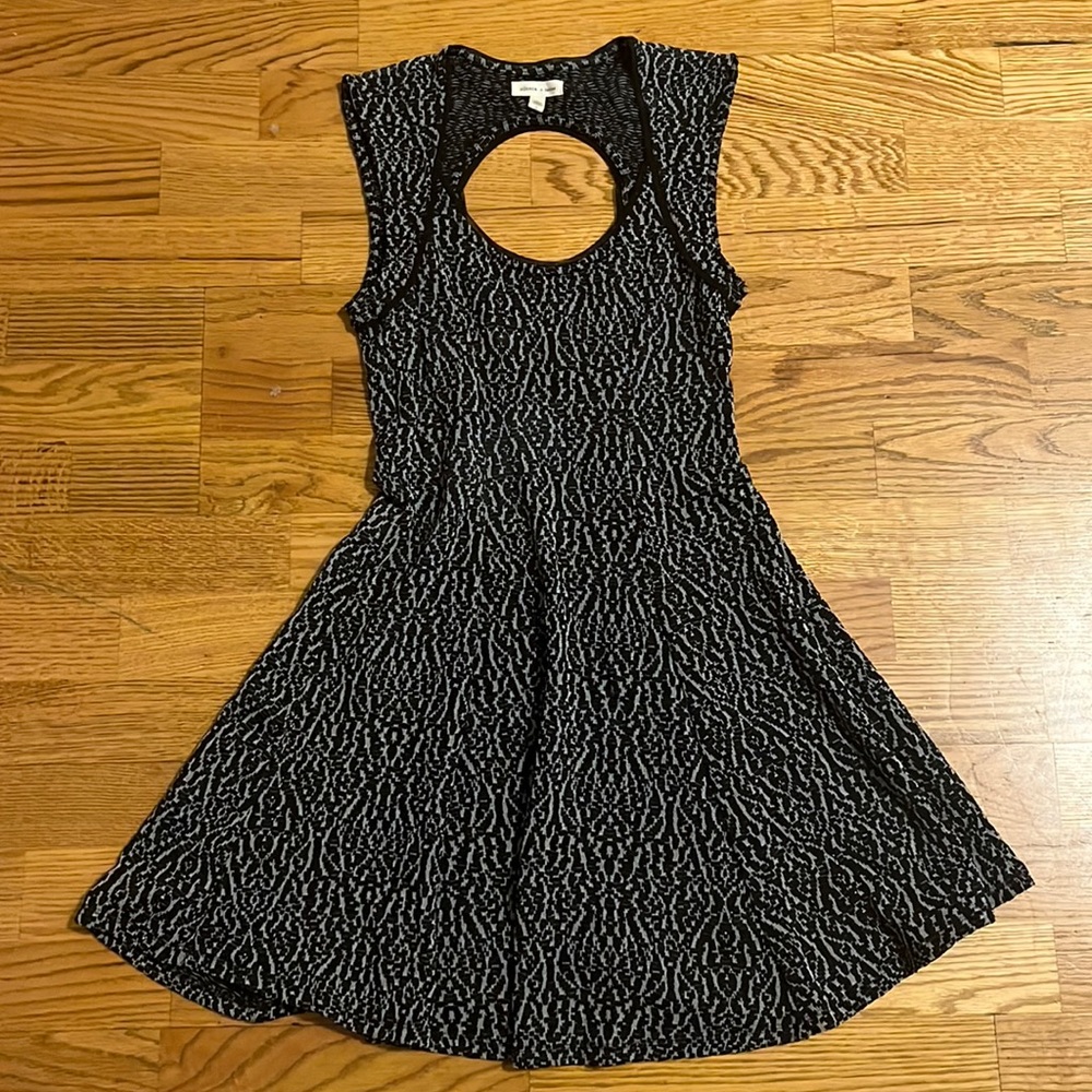 Silence + Noise Jaggard textured Urban Outfitters stretchy bodycon dress